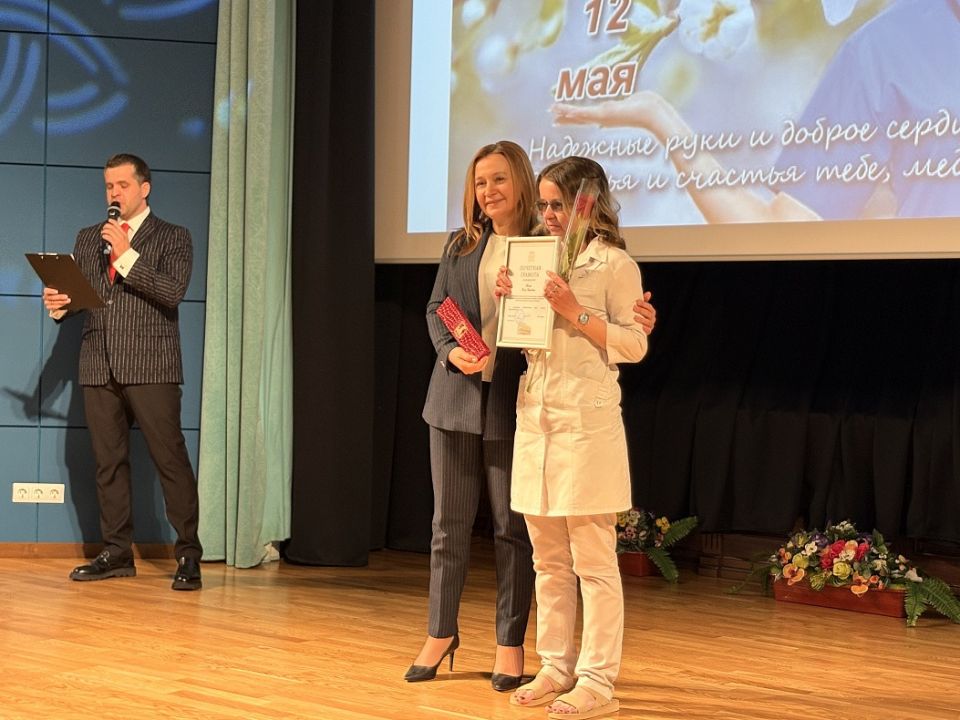 Награждение медицинских сестер в честь профессионального праздника в Барнауле