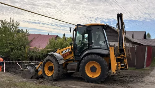 Более 300 частных домов на Горе в Барнауле отключили от воды из-за аварии