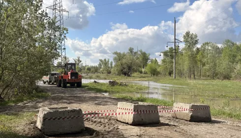 Обь поднялась: в барнаульском Затоне закрыли дорогу на остров Шубинский