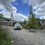 Сломаны обе руки: девятилетний ребенок попал под колеса Subaru в Горно-Алтайске