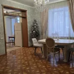 Квартиру с шестью комнатами, тремя лоджиями и тремя санузлами продают в Барнауле