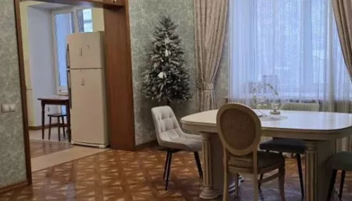 Квартиру с шестью комнатами, тремя лоджиями и тремя санузлами продают в Барнауле