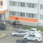 Соцсети: тело мужчины обнаружили под окнами многоэтажки в Барнауле