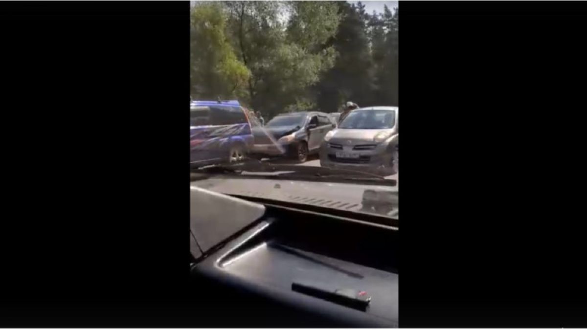 Пять машин столкнулись на шоссе Ленточный бор в Барнауле