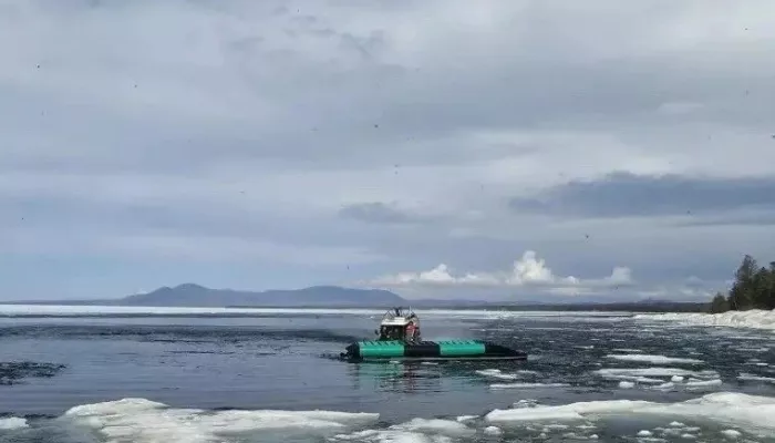 Катер с туристами перевернулся на Байкале: четыре человека ушли под воду. Фото