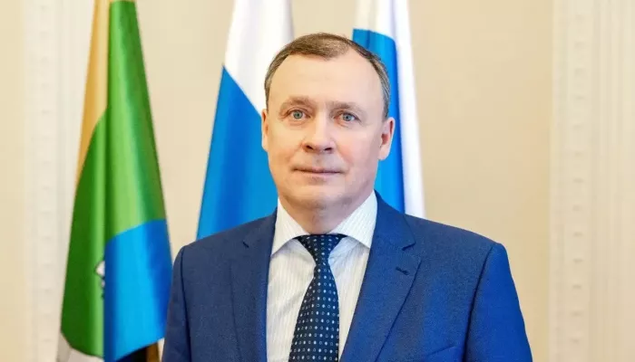 Глава Екатеринбурга сломал ногу во время игры в волейбол и управляет городом из дома