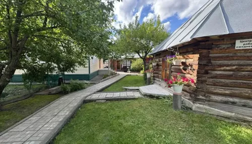 Дом с аилами и баней продают в Горном Алтае за 72 млн рублей. Фото