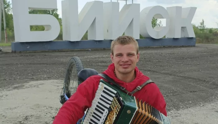 В Горном Алтае известного путешественника на велосипеде сбила иномарка