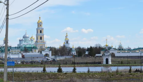 Место, где свет: почему паломники со всего мира едут в удивительное село Дивеево. Фото