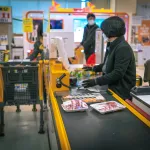 Стало известно, какие зарплаты предлагают работникам магазинов в Алтайском крае