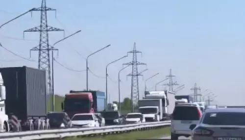 На Старом и Новом мостах в Барнауле авто встали в многокилометровых пробках