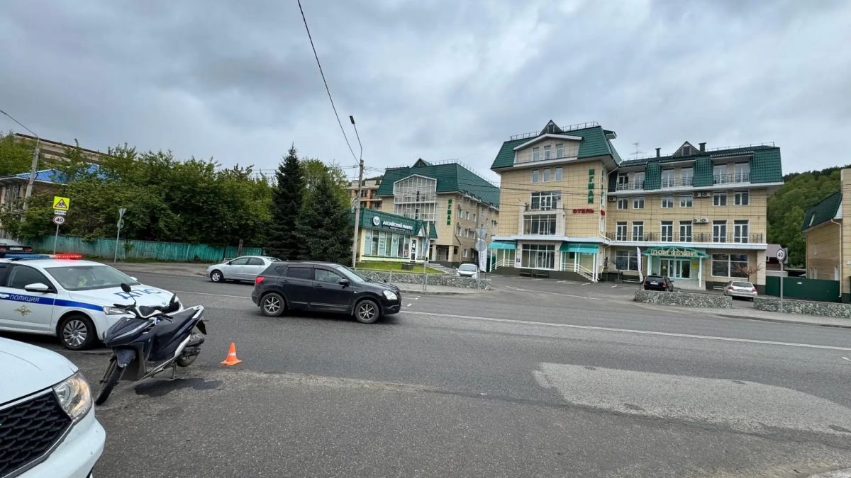 ДТП с иномаркой и скутером в Горно-Алтайске