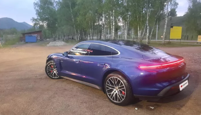 Спортивный электрокар Porsche продают за 9 млн рублей в Республике Алтай. Фото