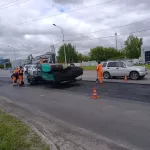 На барнаульских дорогах укладывают новый асфальт: где идут работы