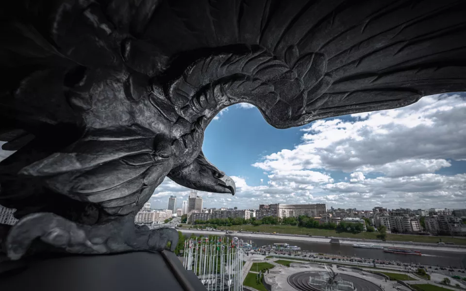 Фотограф Слава Степанов показал скрытые детали одного из старейших вокзалов Москвы