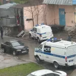 Тело девушки нашли под окнами пятнадцатиэтажки в Барнауле