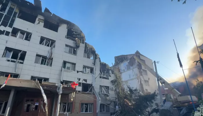 Более 10 человек под завалами: подробности об ударе ВСУ по колледжу и общежитию в ЛНР