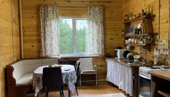Коттедж у леса с красивым видом продают в Горном Алтае за 18 млн руб. Фото