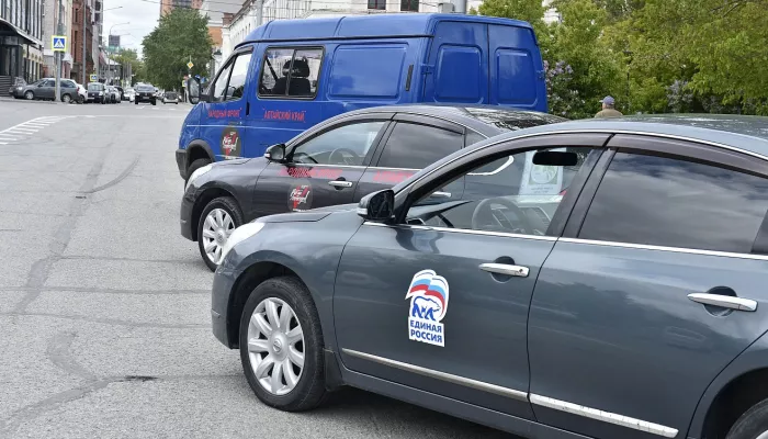 Из Барнаула в зону СВО отправили новую партию автомобилей и гуманитарной помощи