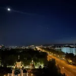 Луна, Юпитер и Венера выстроились в линию над Барнаулом. Фото