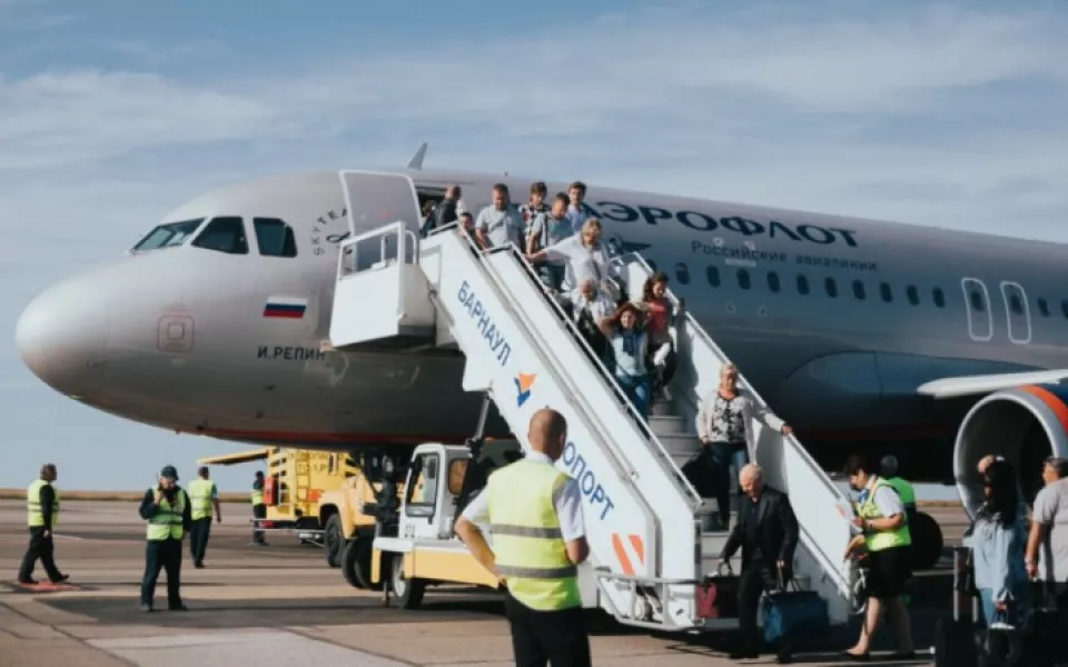 Сотни пассажиров не смогли покинуть Омск и застряли в аэропорту 31 декабря