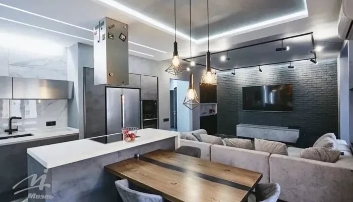 Квартиру в индустриальном стиле продают в центре Барнаула за 27 млн рублей. Фото