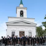 Барнаульцы полтора часа наслаждались концертом в Нагорном парке, несмотря на погоду