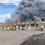 Пожар на рынке тушили с вертолетов: огонь охватил тысячи квадратных метров. Фото