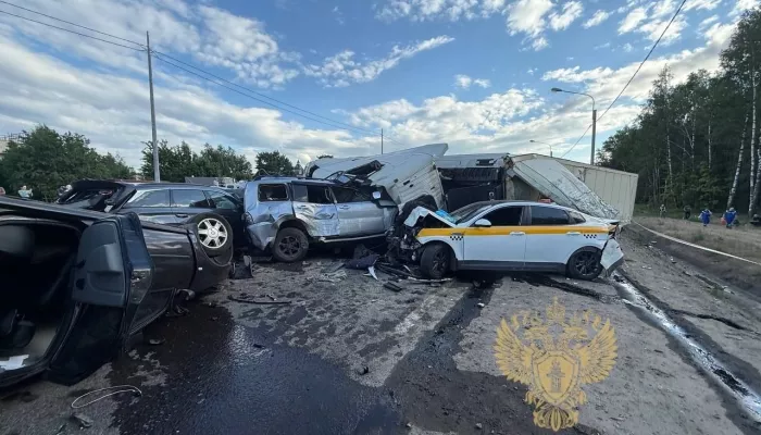 13 автомобилей смяло в жуткой смертельной аварии под Москвой. Фото