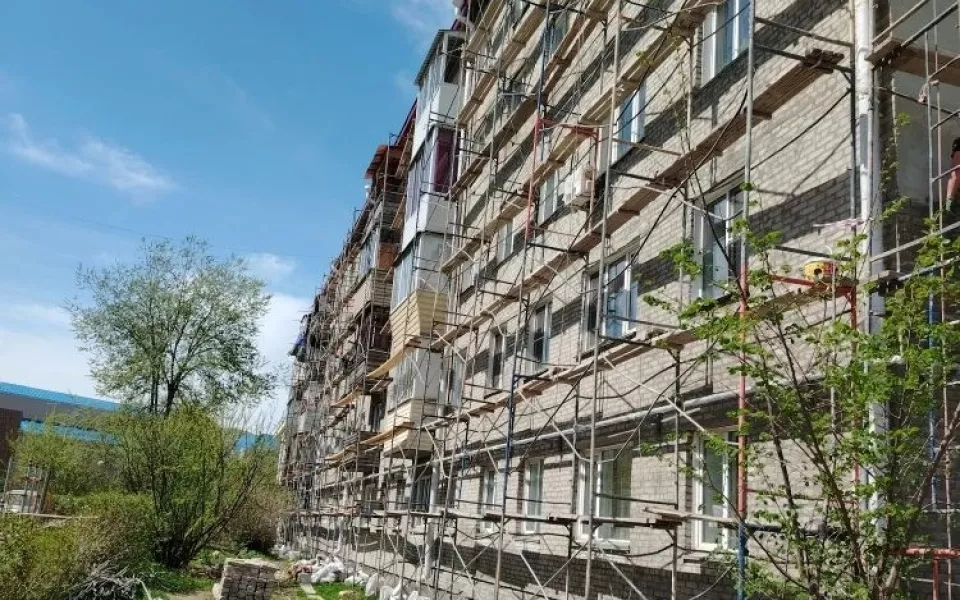 В Республике Алтай капитально ремонтируют многоквартирные дома