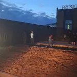 Сильный ветер снес башенный кран в Астрахани, крановщик не выжил