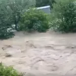 Потопы и разрушенные дома: на курорты Кубани обрушилась непогода. Видео