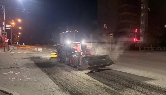 В Барнауле круглосуточно чинят дороги: где сейчас идут работы