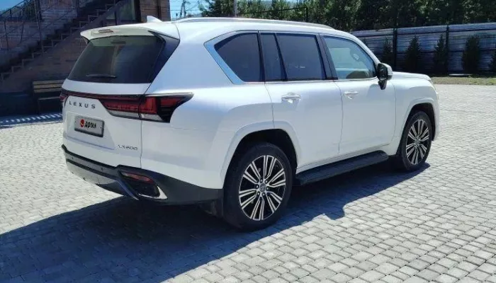 Роскошный Lexus за 17,5 млн рублей выставили на продажу в Горном Алтае. Фото