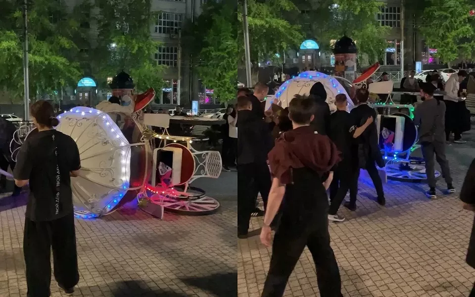 В центре Новосибирска перевернулась карета с компанией молодежи