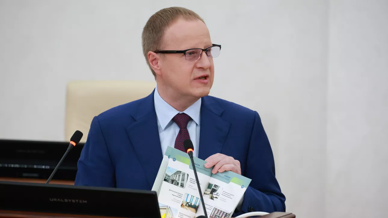 Алтайские депутаты поддержали ровный отчет Виктора Томенко о работе правительства. Фото