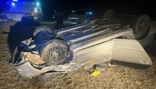В Республике Алтай Toyota перевернулась на крышу: двое госпитализированы