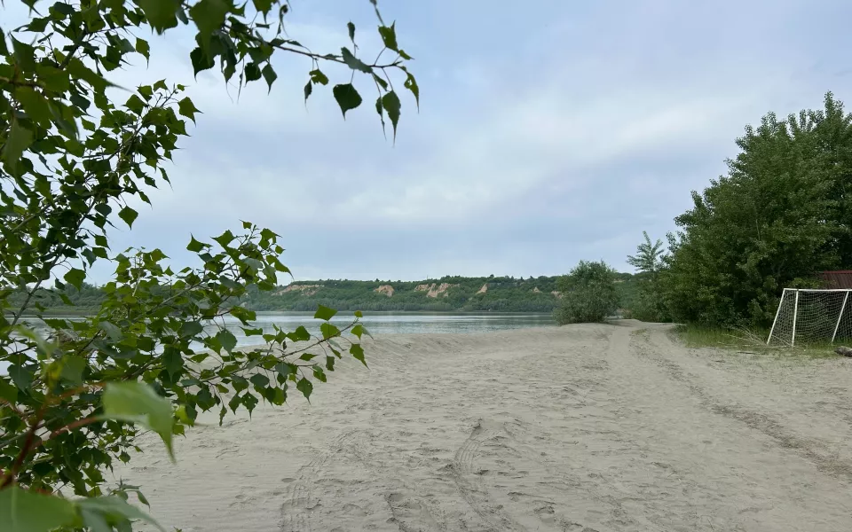 Городской пляж в Барнауле не открыт из-за высокого уровня воды