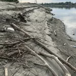 Пока не до купаний: что происходит на городском пляже Барнаула. Фото