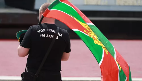Торжественный митинг прошел в Барнауле в честь Дня пограничника. Фоторепортаж