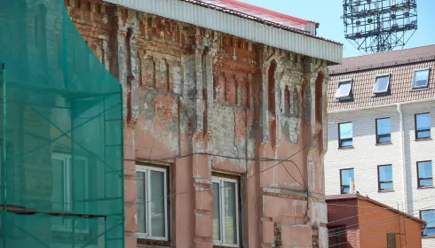 Сайдинг раздора: почему старинный склад в центре Барнаула довел владельца до суда