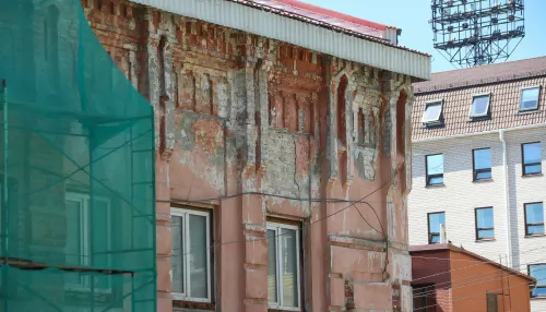Сайдинг раздора: почему старинный склад в центре Барнаула довел владельца до суда