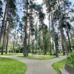 Лес и фонтан: квартиру в элитном поселке продают за 20,7 млн рублей в Барнауле. Фото