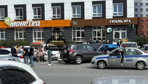 Семь в ряд: момент массового ДТП в Барнауле попал на видео