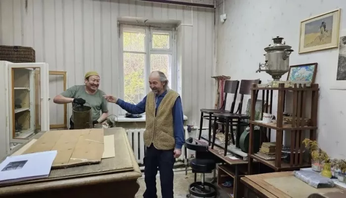 В музей Чорос-Гуркина в Республике Алтай привезли мебель начала XX века