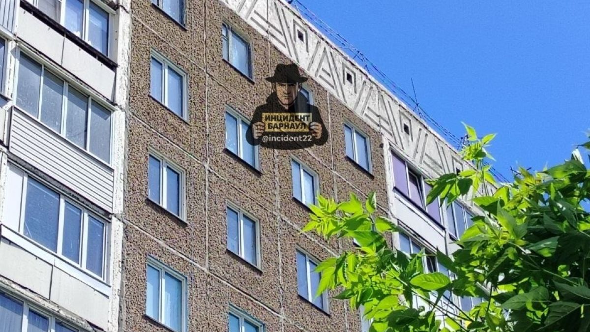 Мужчина выпал из окна в Барнауле