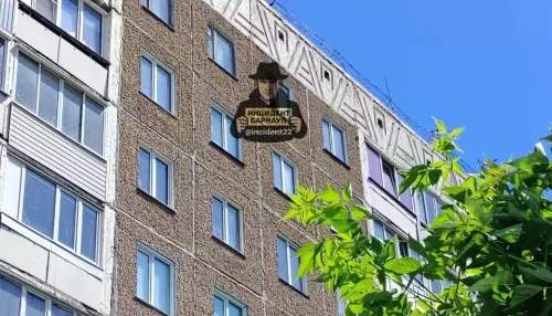 Соцсети: мужчина выпал из окна многоэтажки в Барнауле