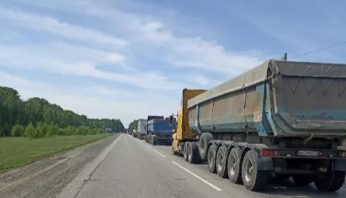 В даче смысла не осталось: водители попали в пробку на трассе Барнаул – Бийск