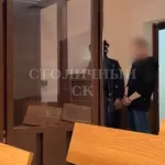 Мужчина вытолкнул из окна знакомую во время ссоры — она скончалась. Видео падения