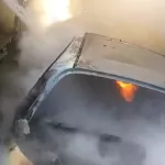 В Горно-Алтайске огонь охватил автомобиль вместе с гаражом